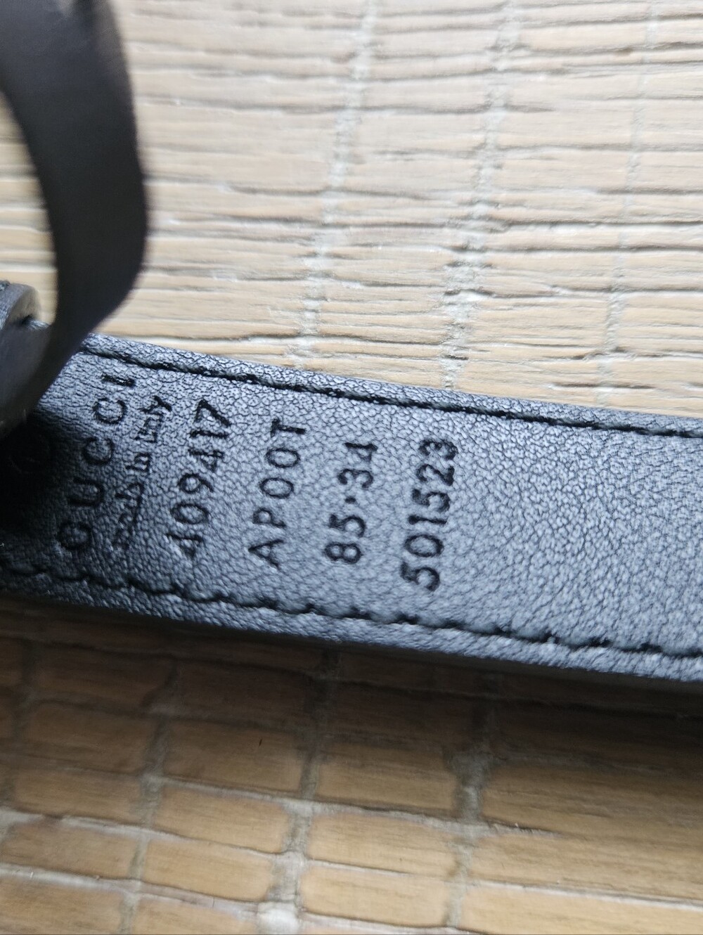 Gucci Black Leather Belt with Gold Hardware - Picture 4 of 8